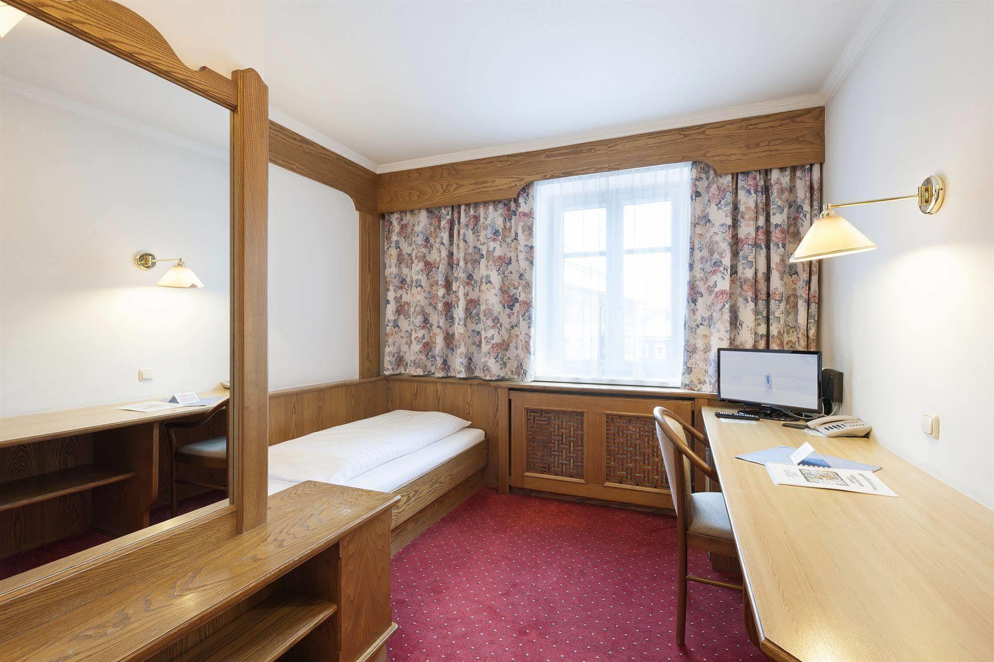 Hotel Goldener Loewe Kufstein Exterior photo
