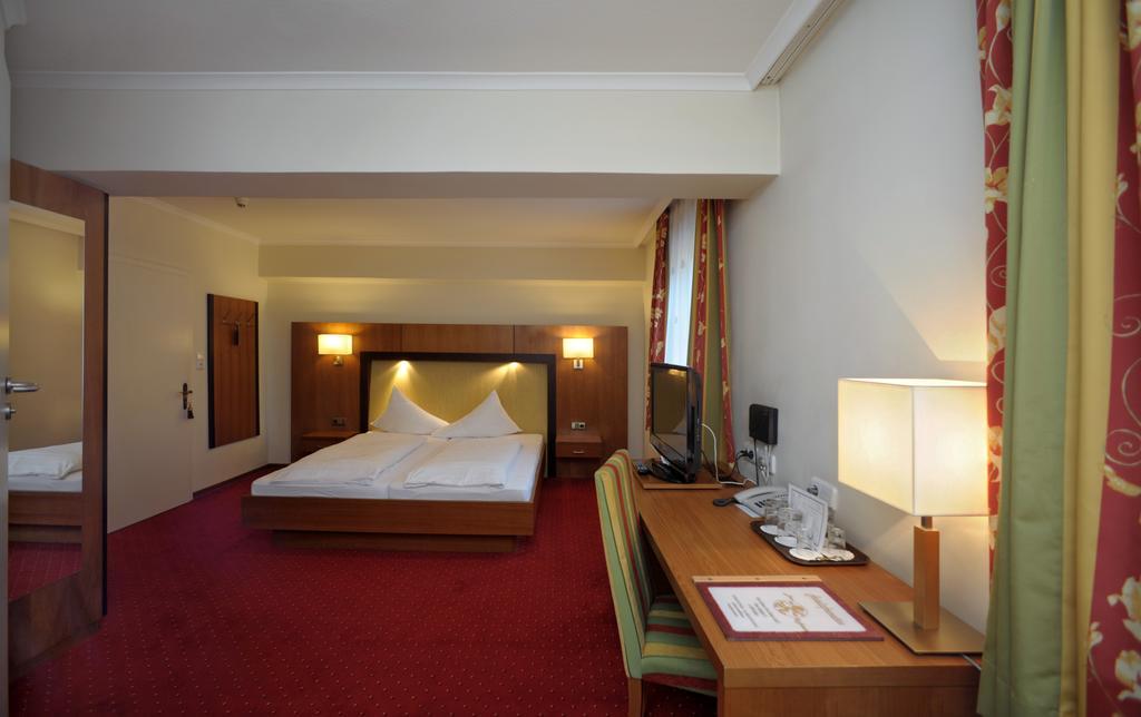 Hotel Goldener Loewe Kufstein Room photo