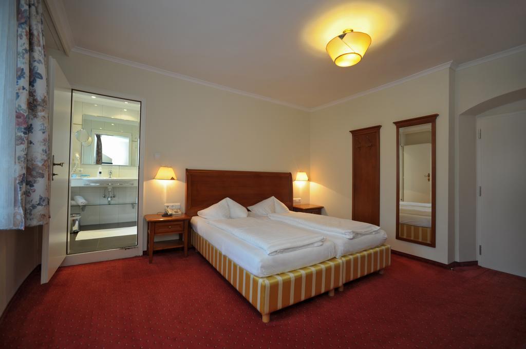 Hotel Goldener Loewe Kufstein Room photo