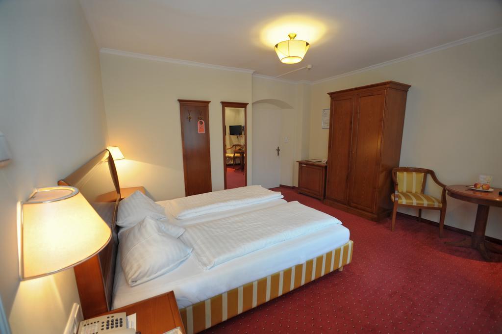 Hotel Goldener Loewe Kufstein Room photo